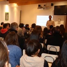 Interesante charla sobre uso de tecnologías y redes sociales